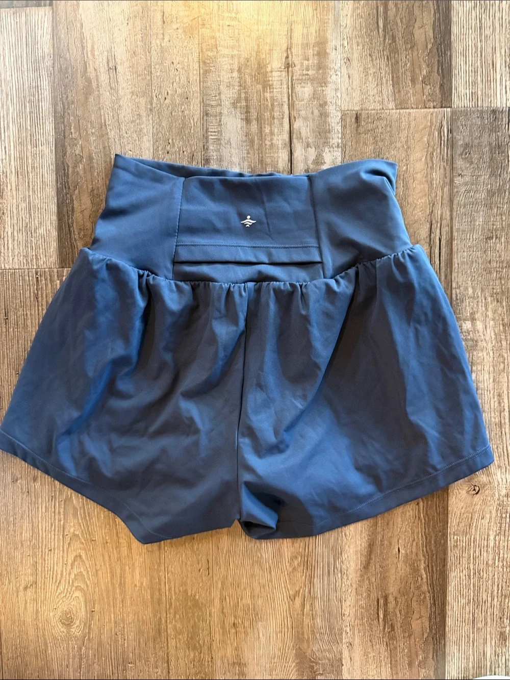 HALARA High-Waist Athletic Shorts in Navy Sz small- back pocket